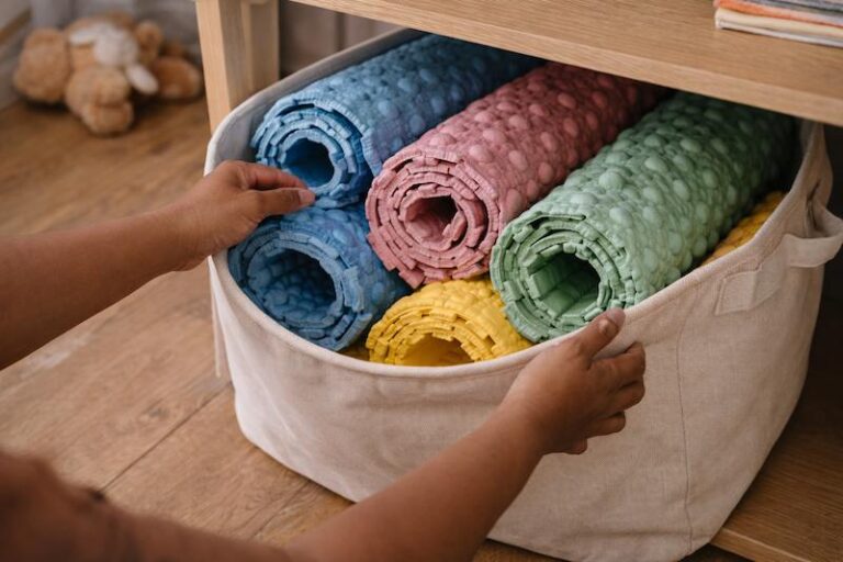 Como armazenar e conservar tapetes sensoriais infantis em casa